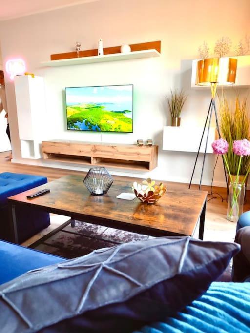 Appartement Neuwertige In Lage Incl. Parkplatz